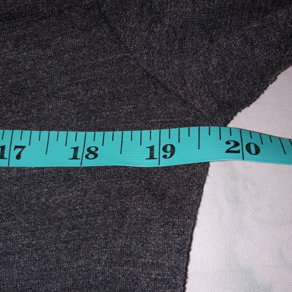 Lucy & Laurel Gray Knit Athletic Pullover Medium - Picture 6 of 9